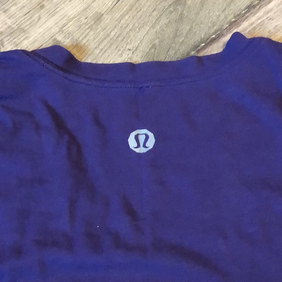 Lululemon T-shirt - Picture 3 of 3